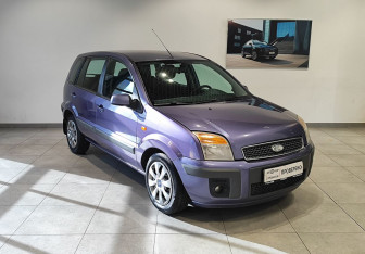 Подержанный автомобиль Ford Fusion 2008 года (3 фото)