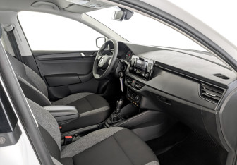 Подержанный автомобиль Skoda Rapid Liftback 2021 года (11 фото)