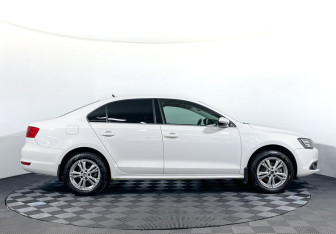 Подержанный автомобиль Volkswagen Jetta Sedan 2013 года (4 фото)