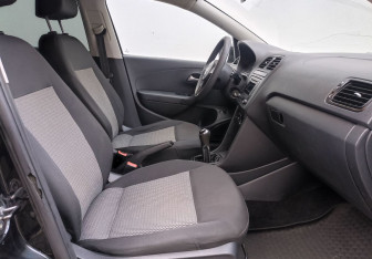 Подержанный автомобиль Volkswagen Polo Sedan 2014 года (10 фото)
