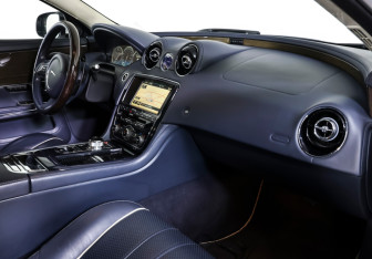 Подержанный автомобиль Jaguar XJ 2012 года (10 фото)