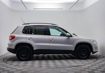 Подержанный автомобиль Volkswagen Tiguan 2010 года (4 фото)