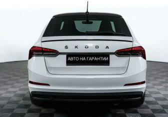 Подержанный автомобиль Skoda Rapid Liftback 2021 года (6 фото)