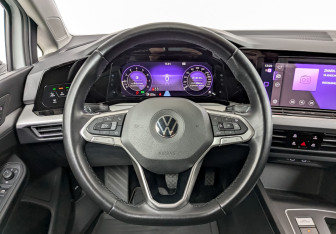 Подержанный автомобиль Volkswagen Golf Hatchback 2020 года (22 фото)