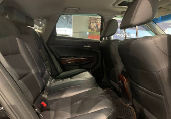 Подержанный автомобиль Honda Crosstour 2012 года (12 фото)