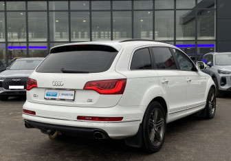 Подержанный автомобиль Audi Q7 2014 года (8 фото)
