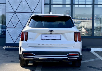 Подержанный автомобиль Kia Sorento 2021 года (6 фото)