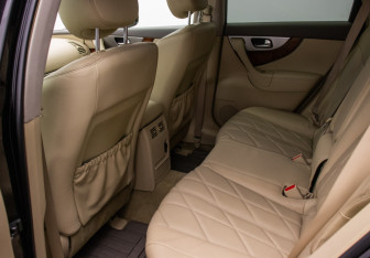 Подержанный автомобиль Infiniti FX 2011 года (11 фото)