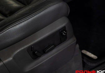 Подержанный автомобиль Volkswagen Touareg 2002 года (14 фото)