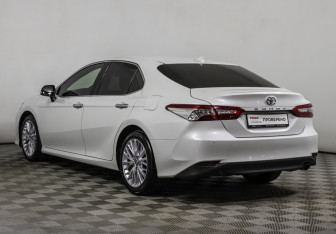Подержанный автомобиль Toyota Camry Sedan 2020 года (7 фото)
