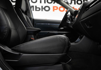 Подержанный автомобиль Mitsubishi Outlander 2016 года (29 фото)