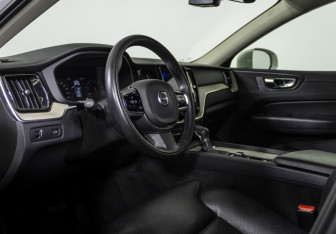 Подержанный автомобиль Volvo XC60 2020 года (9 фото)