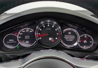 Подержанный автомобиль Porsche Cayenne 2021 года (16 фото)