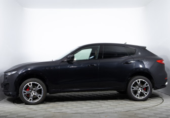 Подержанный автомобиль Maserati Levante 2017 года (8 фото)