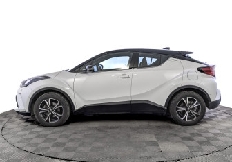 Подержанный автомобиль Toyota C-HR 2021 года (8 фото)