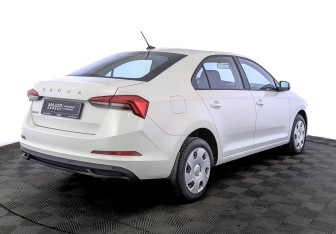 Подержанный автомобиль Skoda Rapid Liftback 2021 года (5 фото)