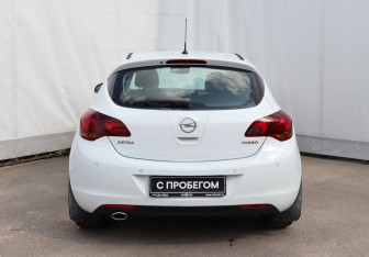 Подержанный автомобиль Opel Astra Hatchback 2011 года (5 фото)