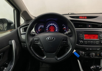 Подержанный автомобиль Kia Ceed Wagon 2018 года (14 фото)