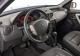 Подержанный автомобиль Nissan Terrano 2014 года (15 фото)