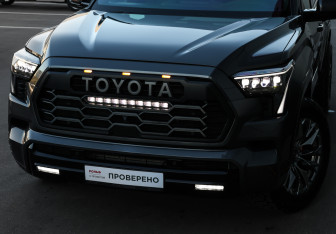 Подержанный автомобиль Toyota Sequoia 2022 года (25 фото)