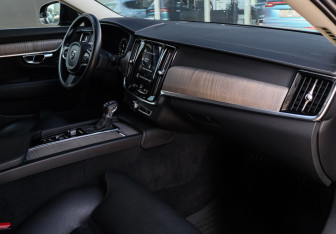 Подержанный автомобиль Volvo S90 2021 года (7 фото)