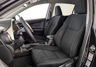 Подержанный автомобиль Toyota RAV4 2015 года (20 фото)