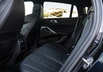 Подержанный автомобиль BMW X6 2021 года (21 фото)