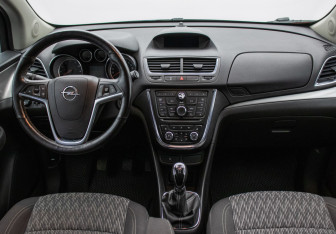 Подержанный автомобиль Opel Mokka 2012 года (13 фото)
