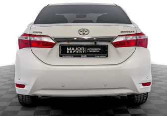 Подержанный автомобиль Toyota Corolla Sedan 2015 года (6 фото)