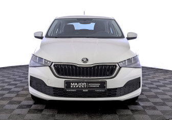 Подержанный автомобиль Skoda Rapid Liftback 2021 года (2 фото)