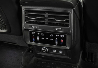 Подержанный автомобиль Audi Q8 2019 года (22 фото)