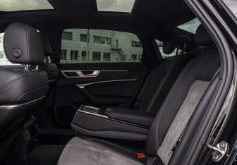 Подержанный автомобиль Audi A6 Sedan 2023 года (18 фото)