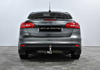 Подержанный автомобиль Ford Focus Sedan 2019 года (6 фото)