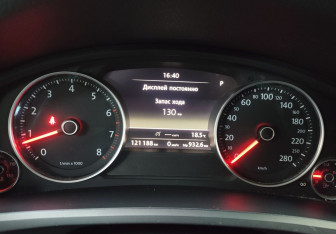 Подержанный автомобиль Volkswagen Touareg 2012 года (15 фото)