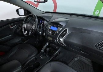 Подержанный автомобиль Hyundai ix35 2010 года (9 фото)