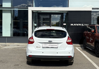 Подержанный автомобиль Ford Focus Hatchback 2013 года (6 фото)
