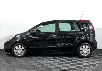 Подержанный автомобиль Nissan Note 2011 года (8 фото)