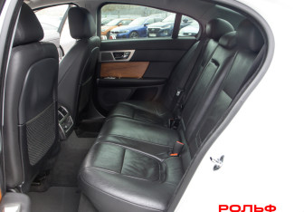 Подержанный автомобиль Jaguar XF Sedan 2014 года (8 фото)