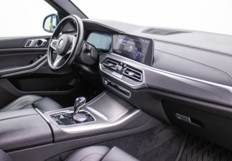 Подержанный автомобиль BMW X5 2020 года (10 фото)