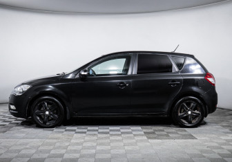 Подержанный автомобиль Kia Ceed Hatchback 2010 года (8 фото)