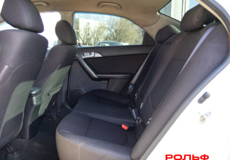 Подержанный автомобиль Kia Cerato Sedan 2011 года (8 фото)