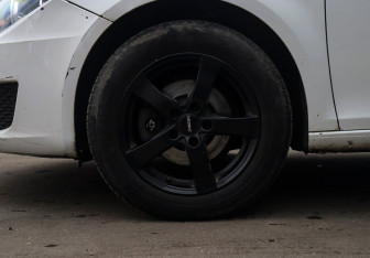 Подержанный автомобиль SEAT Leon Hatchback 2012 года (16 фото)