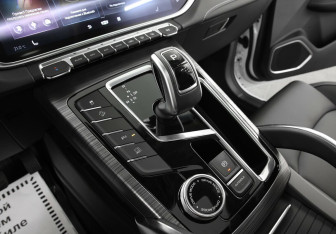 Подержанный автомобиль Geely Atlas Pro 2023 года (17 фото)