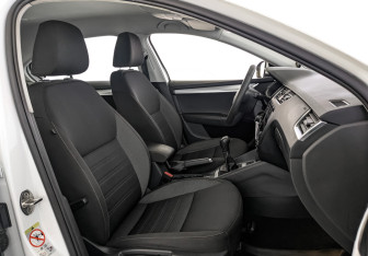 Подержанный автомобиль Skoda Octavia Liftback 2019 года (24 фото)