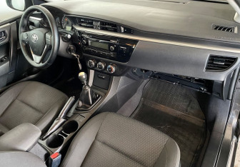 Подержанный автомобиль Toyota Corolla Sedan 2013 года (11 фото)