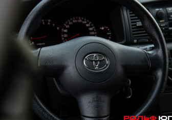 Подержанный автомобиль Toyota Corolla Sedan 2006 года (11 фото)