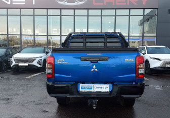 Подержанный автомобиль Mitsubishi L200 2023 года (7 фото)
