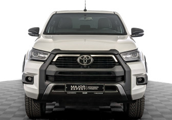 Подержанный автомобиль Toyota Hilux 2021 года (2 фото)