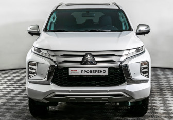 Подержанный автомобиль Mitsubishi Montero Sport 2021 года (2 фото)