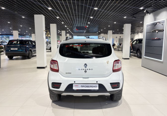 Подержанный автомобиль Renault Sandero 2020 года (3 фото)
